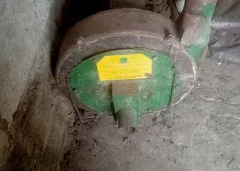 Śrutownik do zboża ssąco tlaczacy