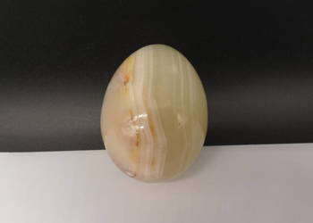 Dekoracyjne Jajko z Onyksu Pakistańskiego – Unikatowy Minerał
