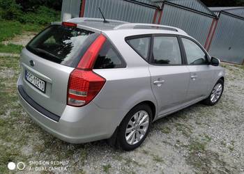 Sprzedam Kia Ceed SW 1.4 2010 rok