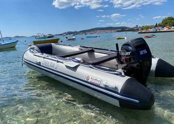 Ponton z silnikiem Mercury