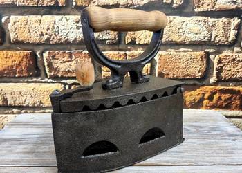 Antyczne żelazko, żelazko żeliwne, stare żelazko, żelazko na węgiel