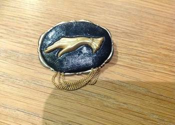 Złota Broszka Vintage Złota Dłoń na Czarnym Tle