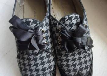 Klasyczne, wizytowe buty Pollini 39,5 płaskie skóra naturalna czarna lakier