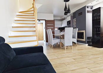 Dom w zabudowie bliźniaczej przy granicy Wrocławia bezczynszowy z garażem