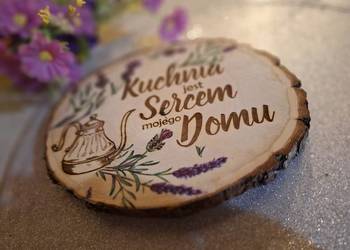 Podstawka z drewna zdobiona metodą decoupage