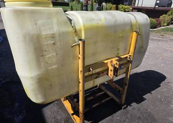 Opryskiwacz zbiornik 750l