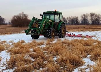 John Deere 5065e z turem