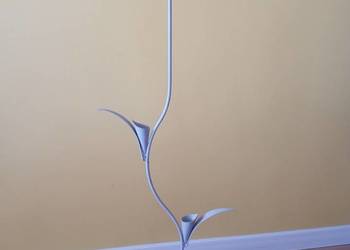 Świecznik w kolorze popielatym