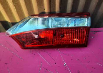 Toyota Corolla 13r 4-drzwi lampa tylna prawa