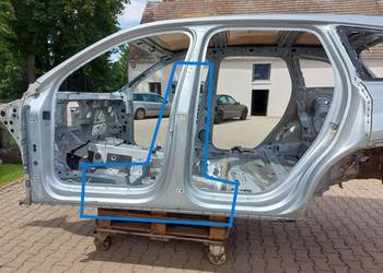 Audi Q7 II LIFT 4M0 TFSI próg słupek lewy lewa strona środkowy b 