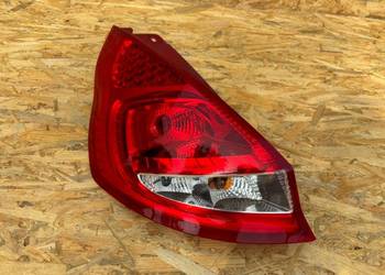FORD FIESTA MK7 LAMPA LEWY TYŁ TYLNA 8A6113405A